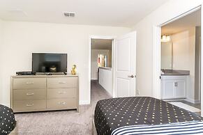 Champions Gate 8 Bedroom