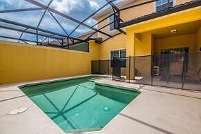 4 Bedroom 3 Bathroom Town Home With Pool