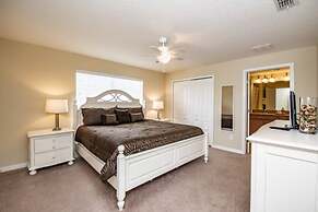 4 Bedroom 3 Bathroom Town Home With Pool