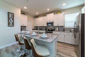 Cool and Modern 5 Bed 4 Ba Game Room Pool Spa 4724sh