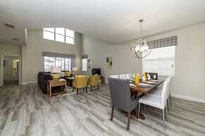 Cool and Modern 5 Bed 4 Ba Game Room Pool Spa 4724sh