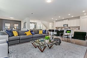 9 BD 6.5 BH With Game Room and Pool