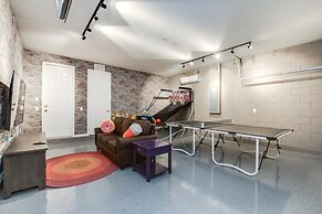 9 BD 6.5 BH House Villa