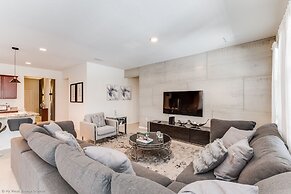 5280oak Luxury Ne 6 Bedroom 4.bath Home