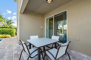 Family Friendly 8 Bed Villa with Pool & Spa