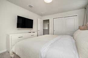 8 Bed 6 Ba Villa with Games, Pool & Spa