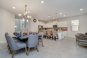 8 Bed 6 Ba Villa with Games, Pool & Spa