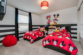 8 Bed 6 Ba Villa with Games, Pool & Spa