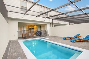 5 bed Town Home With Pool