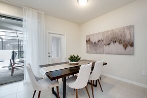 5 bed Town Home With Pool