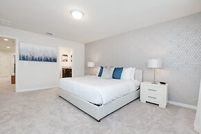 5 bed Town Home With Pool