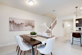 5 bed Town Home With Pool