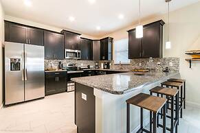 6 Bedroom, 6 Bath Pool Home