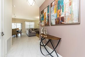 6 Bedroom, 6 Bath Pool Home