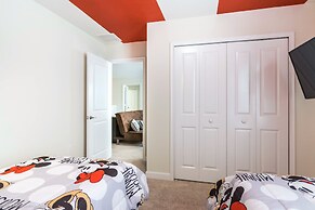 6 Bedroom, 6 Bath Pool Home