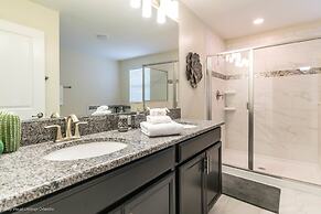 6 Bedroom, 6 Bath Pool Home