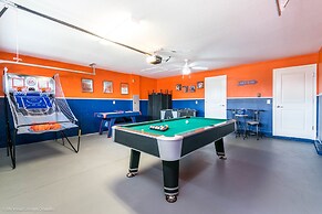 6 Bedroom, 6 Bath Pool Home