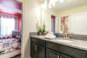 6 Bedroom, 6 Bath Pool Home