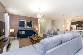 6 Bedroom, 6 Bath Pool Home