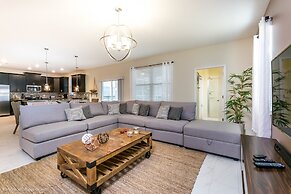 6 Bedroom, 6 Bath Pool Home