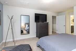 6 Bedroom, 6 Bath Pool Home