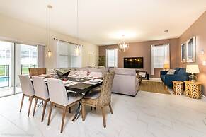 6 Bedroom, 6 Bath Pool Home