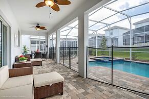 6 Bedroom, 6 Bath Pool Home