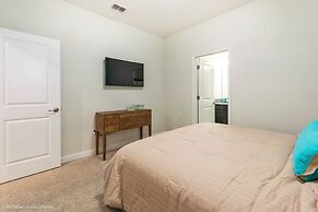 6 Bedroom, 6 Bath Pool Home