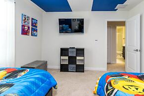 6 Bedroom, 6 Bath Pool Home