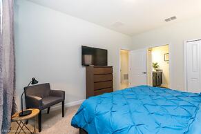 6 Bedroom, 6 Bath Pool Home