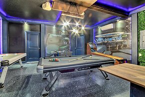 Champions Gate 9 Bedroom Villa with Pool & Spa