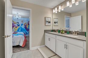 Champions Gate 9 Bedroom Villa with Pool & Spa