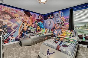 Champions Gate 9 Bedroom Villa with Pool & Spa