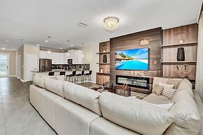 Champions Gate 9 Bedroom Villa with Pool & Spa