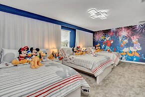 Champions Gate 9 Bedroom Villa with Pool & Spa