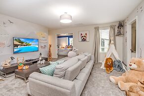 Champions Gate 9 Bedroom Villa with Pool & Spa