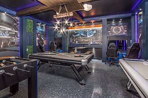 Champions Gate 9 Bedroom Villa with Pool & Spa