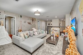 Champions Gate 9 Bedroom Villa with Pool & Spa