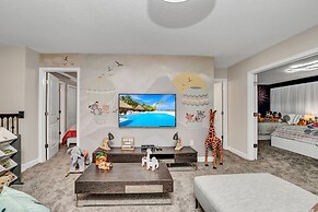 Champions Gate 9 Bedroom Villa with Pool & Spa