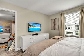 Champions Gate 9 Bedroom Villa with Pool & Spa