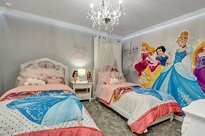 Champions Gate 9 Bedroom Villa with Pool & Spa