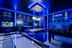 9 Bed 5 Ba Villa with Games, Pool & Spa