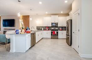 9 Bed 5 Ba Villa with Games, Pool & Spa