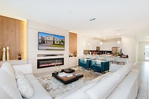 9 Bed 5 Ba Villa with Games, Pool & Spa