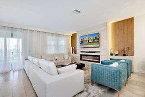 9 Bed 5 Ba Villa with Games, Pool & Spa