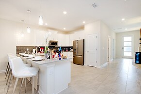 9 Bed 5 Ba Villa with Games, Pool & Spa