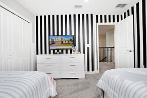 9 Bed 5 Ba Villa with Games, Pool & Spa