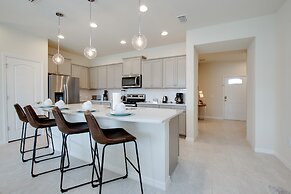 5 Bed 4 Bathroom Town Home