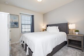 5 Bed 4 Bathroom Town Home