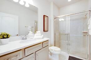 5 Bed 4 Bathroom Town Home